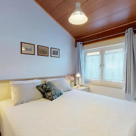 Lara Deluxe Superior 5 Star Apartment, Your Piece Of Heaven By The Sea & Park