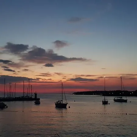 Lara Deluxe Superior 5 Star Apartment, Your Piece Of Heaven By The Sea & Park Novigrad (Istria)