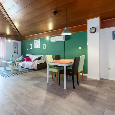 Apartment Lara Deluxe Superior 5 Star Apartment, Your Piece Of Heaven By The Sea & Park *