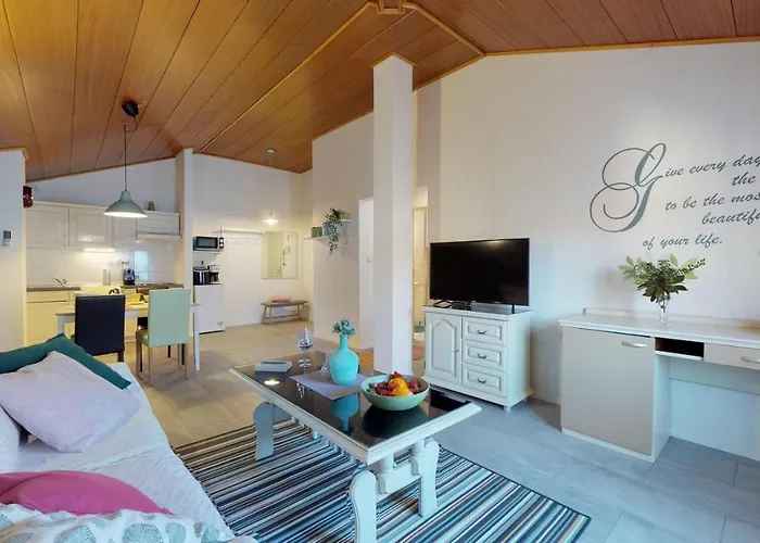 Lara By The Sea & Park Lejlighed *